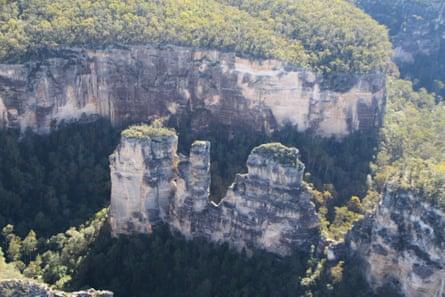 Three Sisters seen from a helicopter, Moolayember Gorge